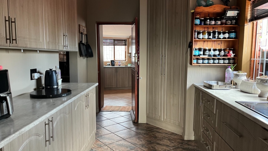 4 Bedroom Property for Sale in Heiderand Western Cape